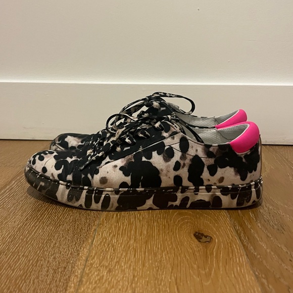 Gently worn Kenneth Cole Kam Eo Sneaker women’s size 8.5 - Picture 2 of 11